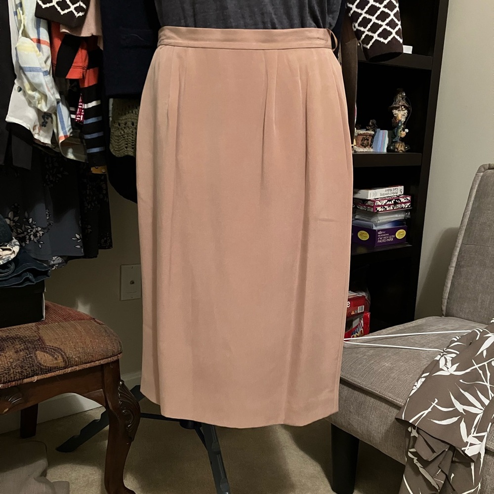 Jones New York blush silk pencil skirt, size 6